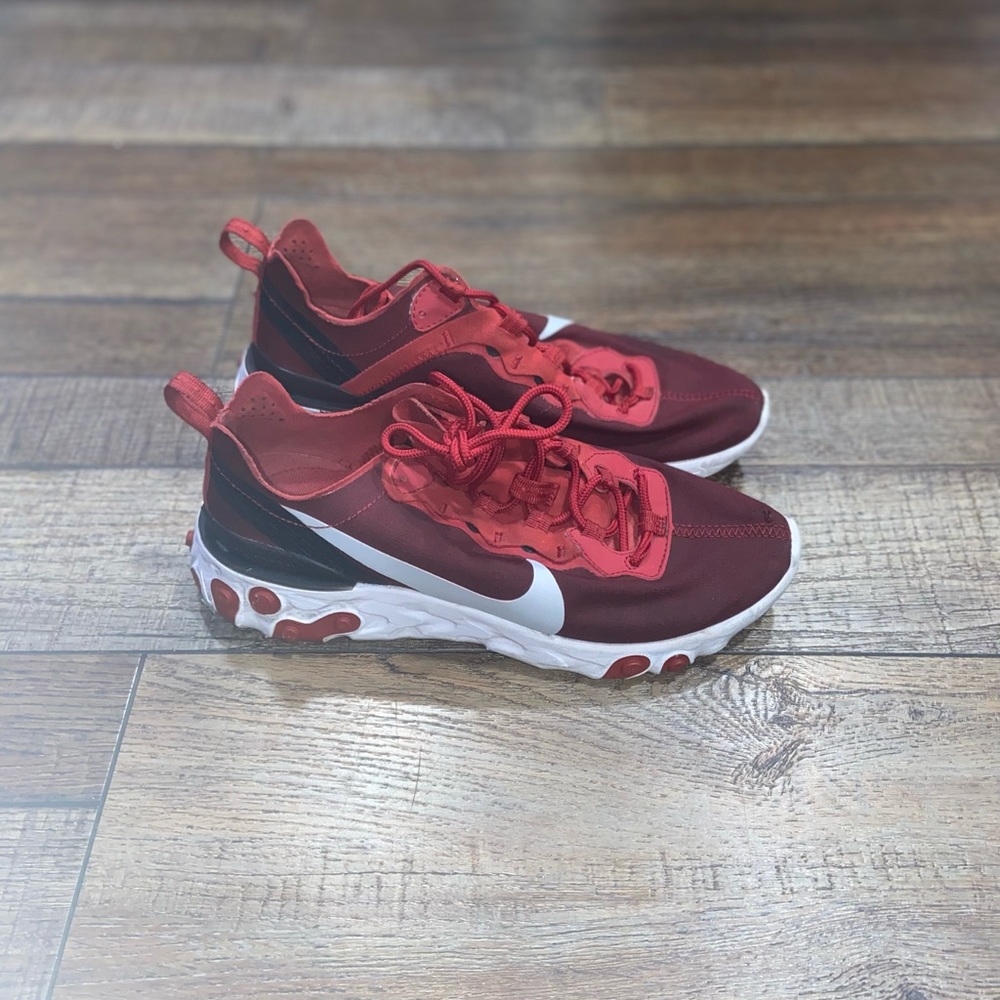 Red Nikereact Sneakers